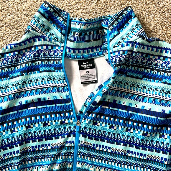 Nike women’s running long sleeve - Picture 2 of 4